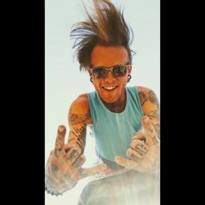 Meet your Posher, Casey